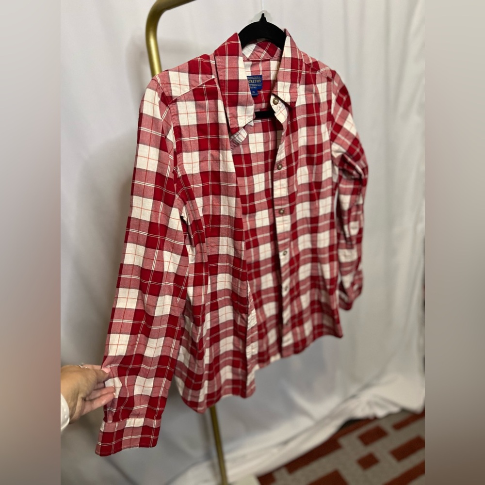 Long sleeve Pendleton blouse, red and white checkered  (B3)